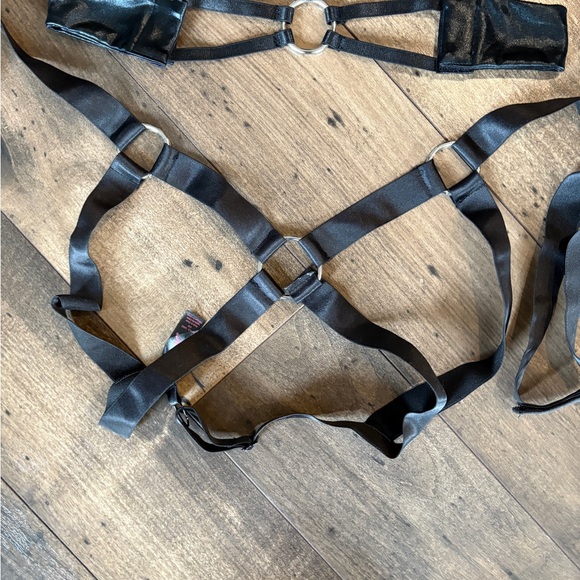 Dreamgirl Black strappy Lingerie set - Picture 2 of 5